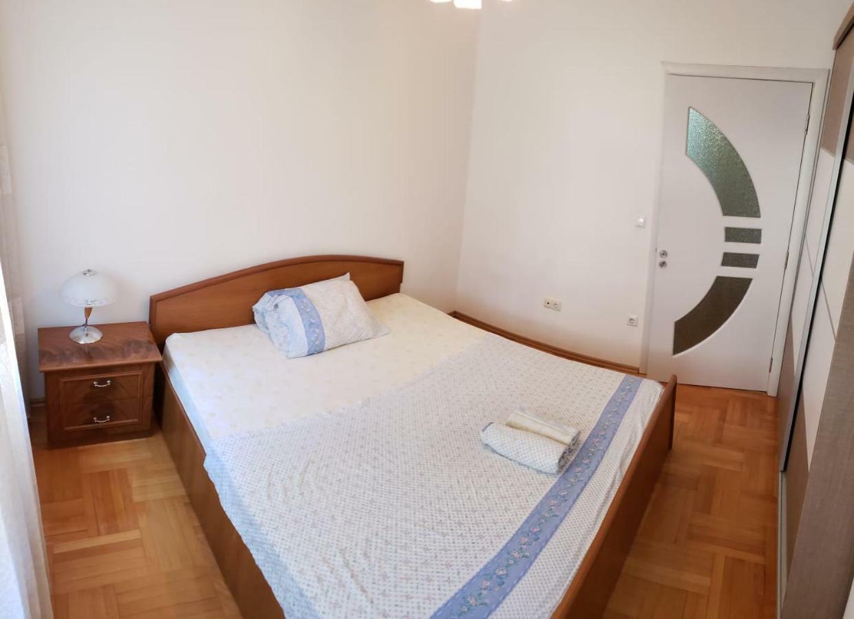Gorgeous Apartment With City View In The City Center Prishtine Bagian luar foto