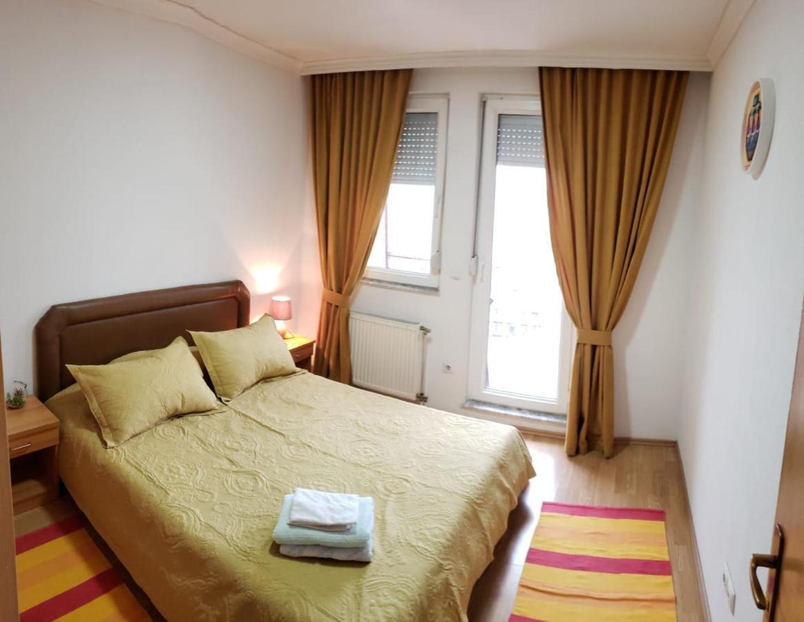 Gorgeous Apartment With City View In The City Center Prishtine Bagian luar foto