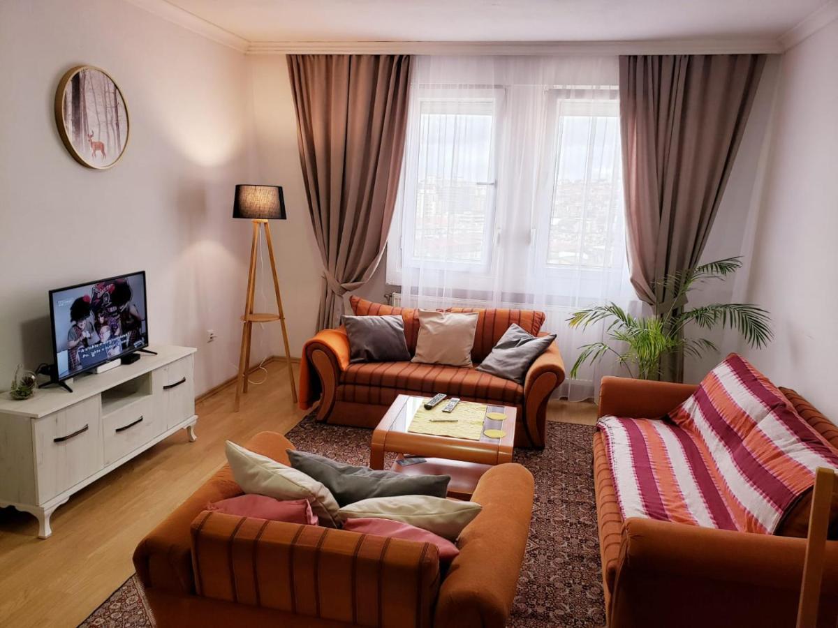 Gorgeous Apartment With City View In The City Center Prishtine Bagian luar foto