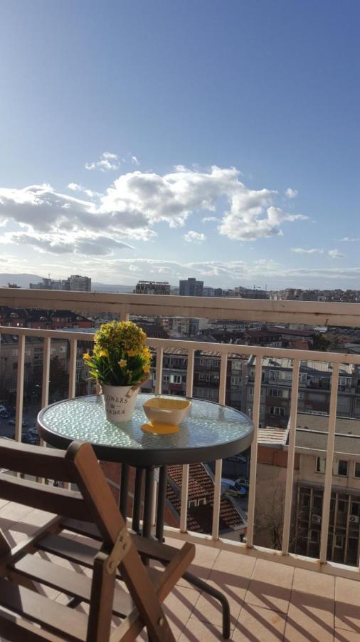 Gorgeous Apartment With City View In The City Center Prishtine Bagian luar foto